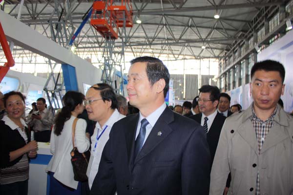 Su and Dian join hands to welcome guests in the South Su and Dian join hands to welcome guests in the South